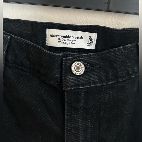 NWT Abercrombie & Fitch Curve Love The 90s Straight Ultra High Rise Black 31 12s - Picture 10 of 12